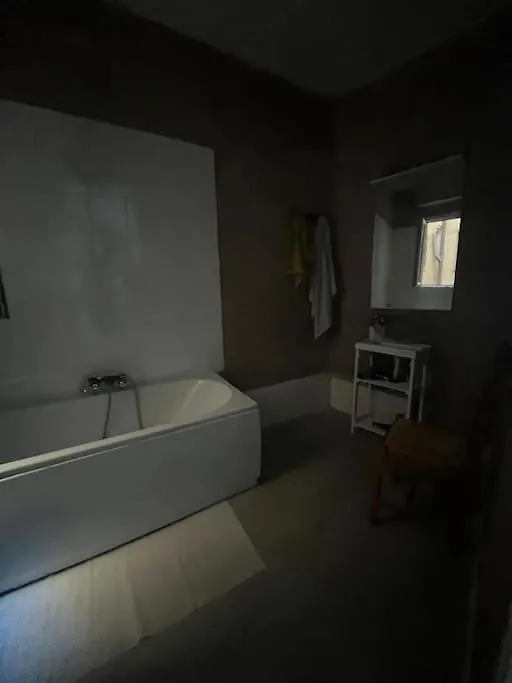 Felix Yourhosthelper Μασσαλία 0*,